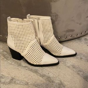 Worn once Sam Edelman white bootie